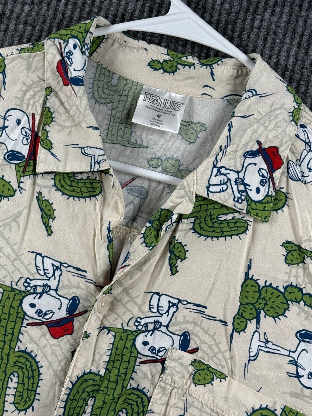 Peanuts Snoopy Desert Scene Short Sleeve Button Up Mens M 100% Rayon Hawaiian